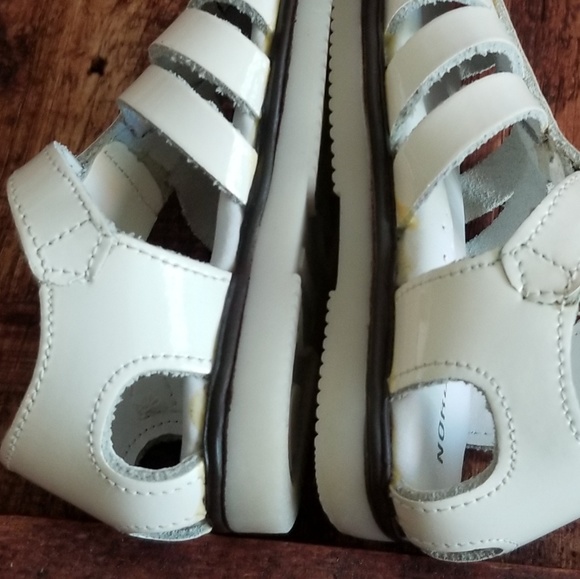 🚫SOLD🚫《Nordstrom 》Infant White sandals - Picture 4 of 6